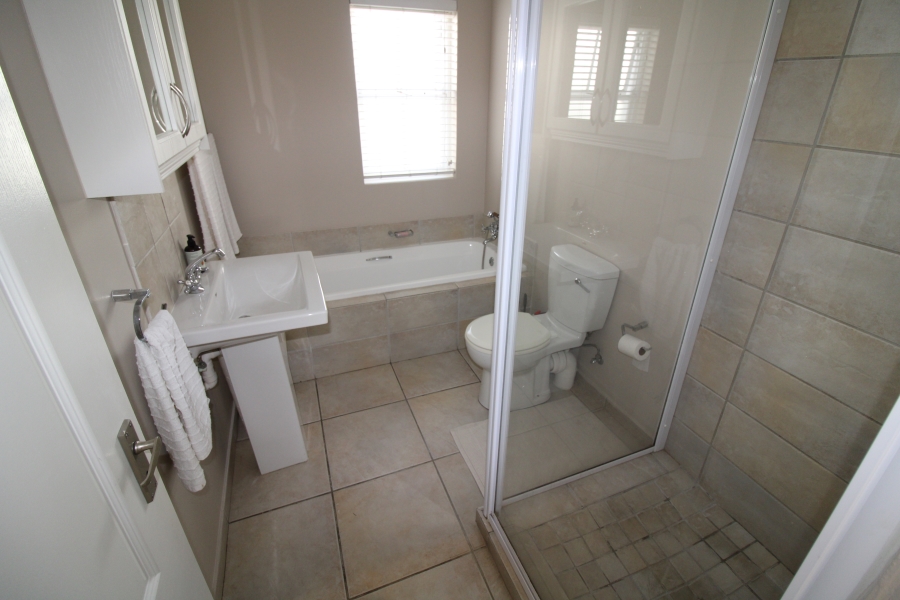 3 Bedroom Property for Sale in Kingswood Golf Estate Western Cape